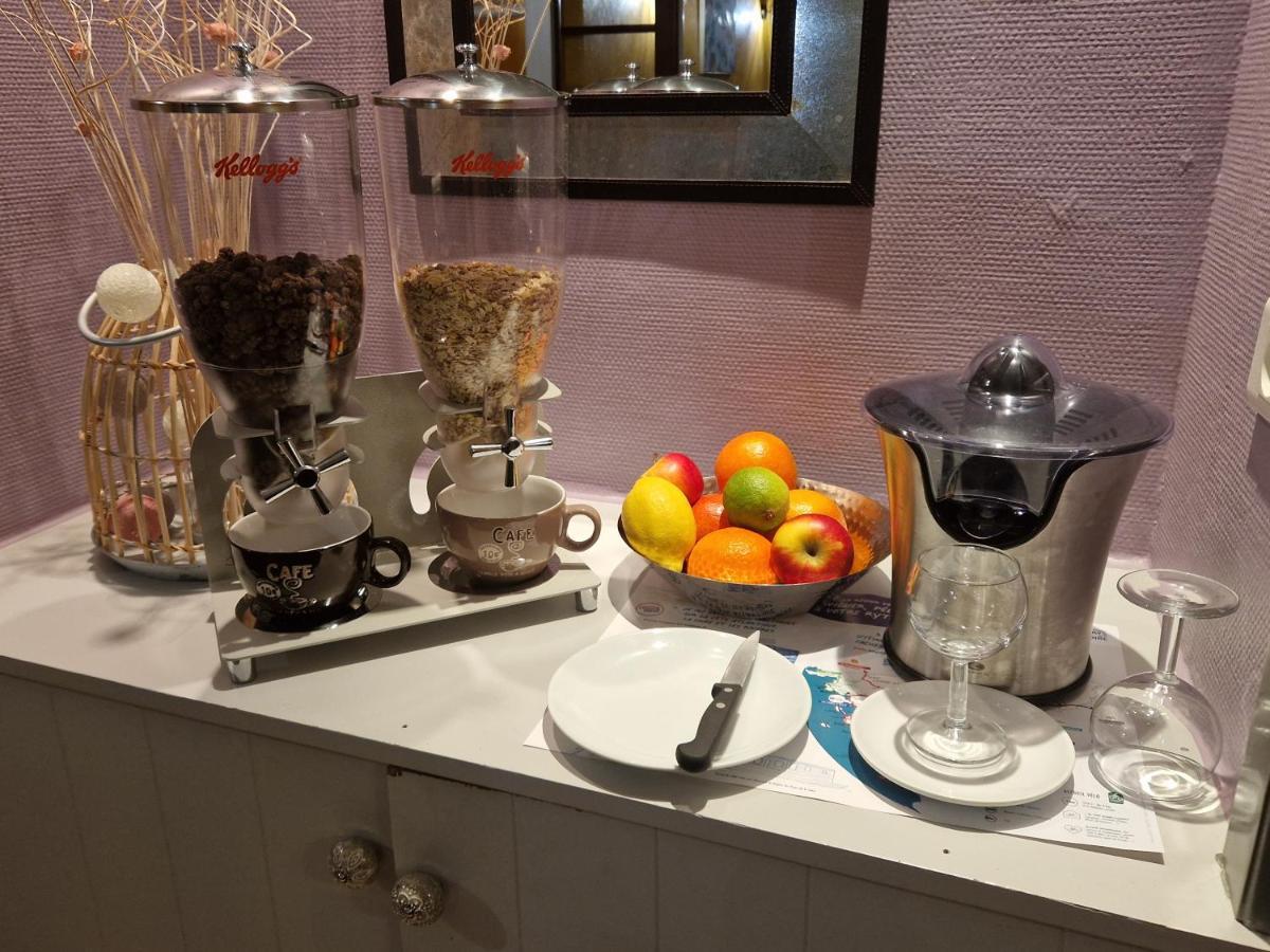 乐古德基恩斯酒店 Ambrieres Les Vallees 外观 照片